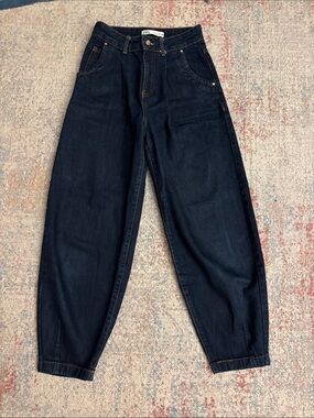 Zara Women's Dark Blue Relaxed Jeans